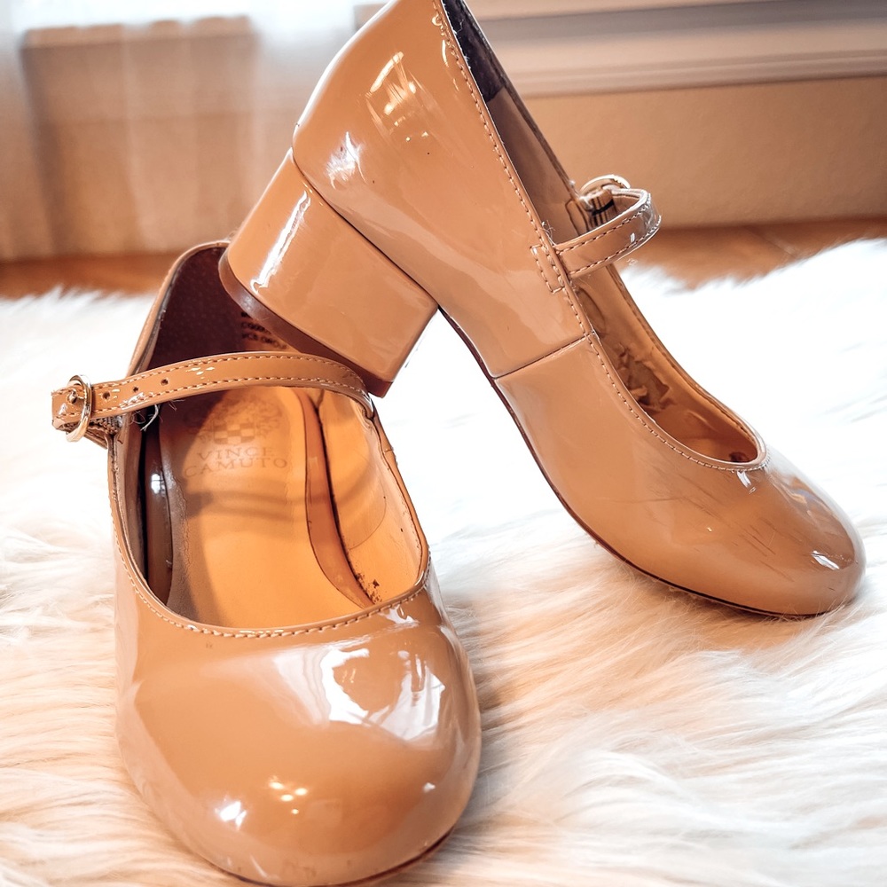 Nude Vince Camuto Dress-up shoes